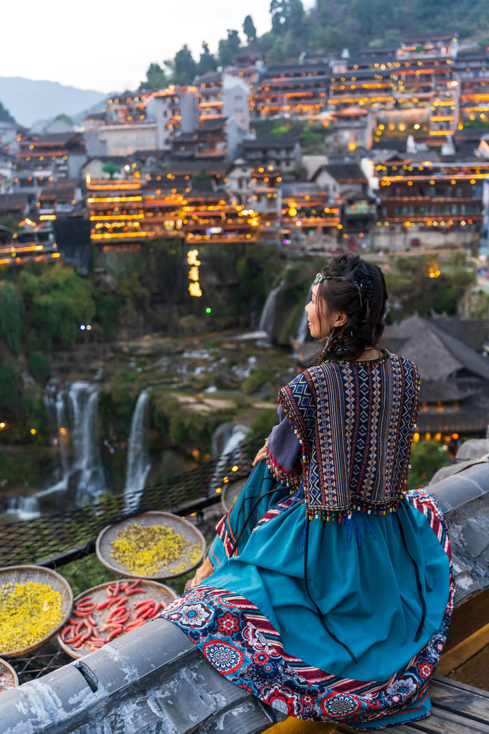 Foto de mujer en la ciudad Lijiang China